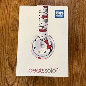 Beats Solo 2 Hello Kitty with box and soft case